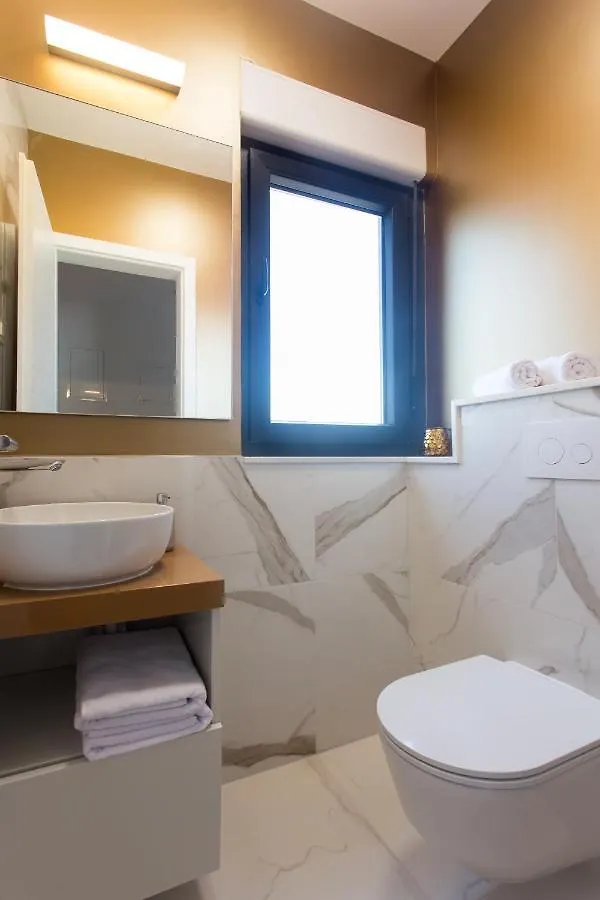Beachfront House Olbia With Private Parking Trogir Lägenhet