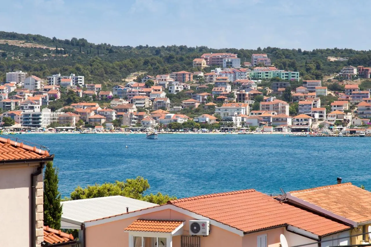 Beachfront House Olbia With Private Parking Trogir Lägenhet