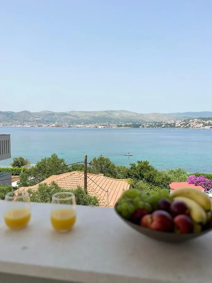 Beachfront House Olbia With Private Parking Trogir Lägenhet