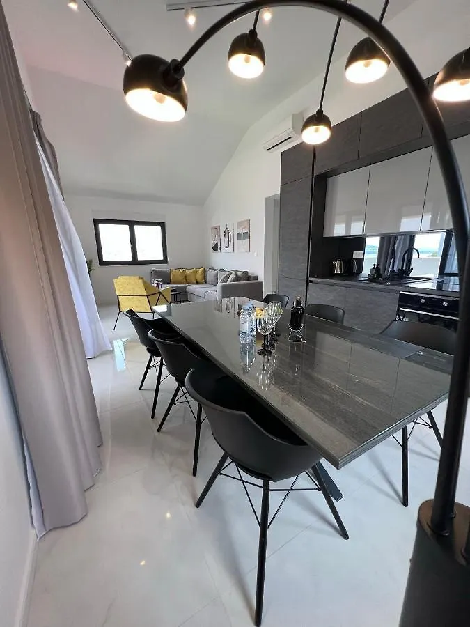 Beachfront House Olbia With Private Parking Trogir 0*,